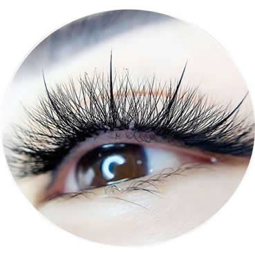 The dangers of grafting eyelashes