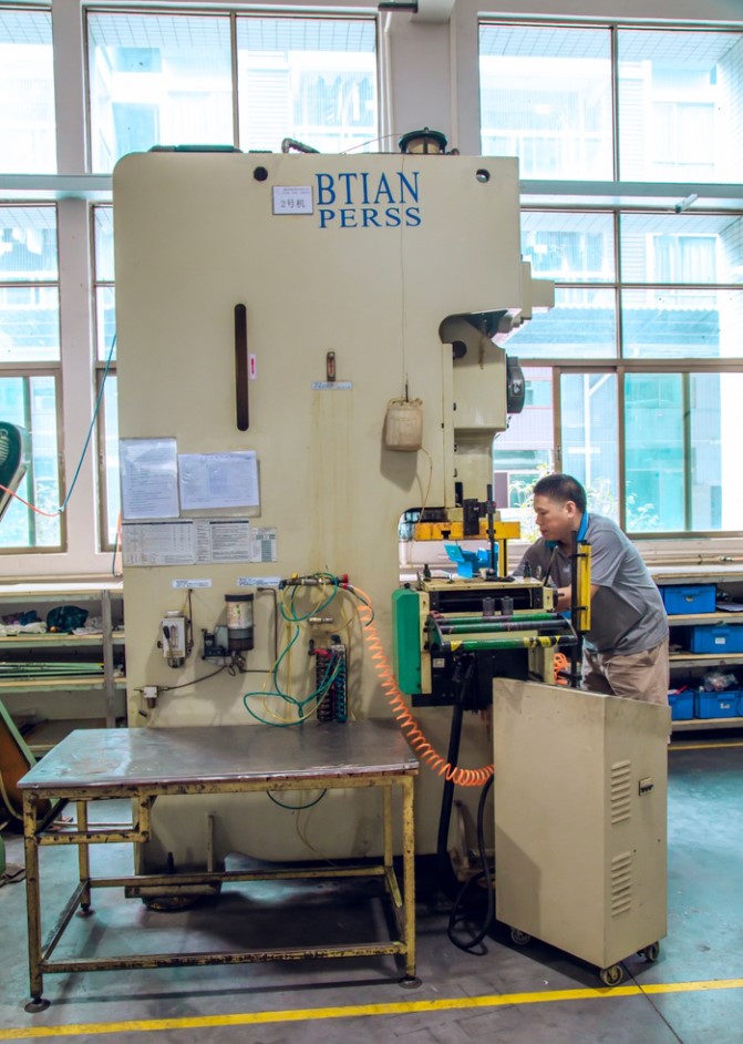 Peralatan Laser Pendingin Sirip Tumpuk