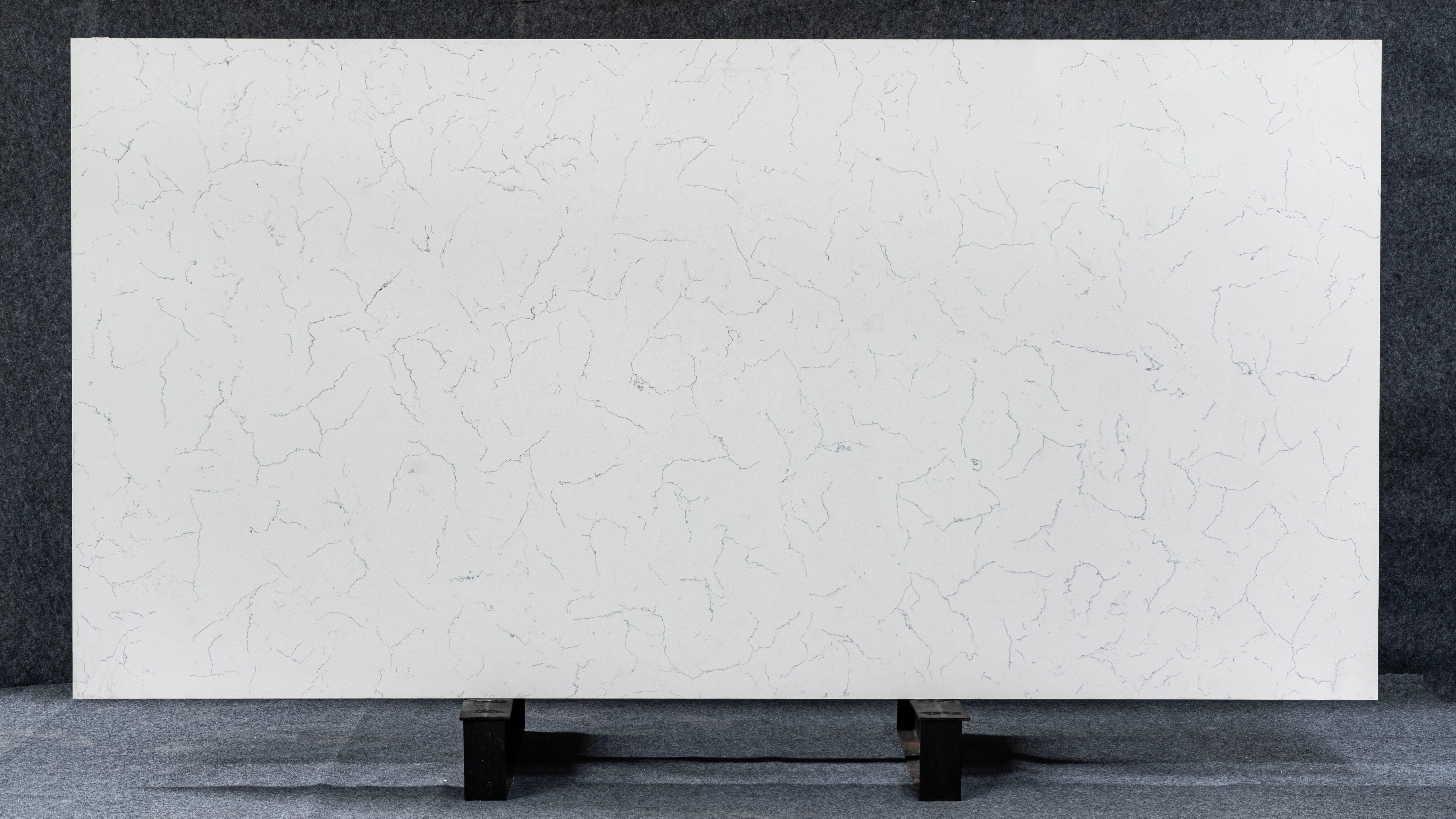  Batu kuarsa lempengan jumbo putih Carrara untuk meja rias kamar mandi 