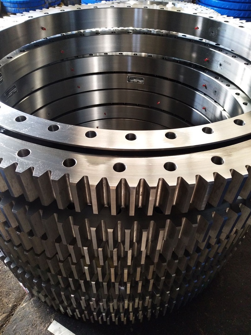 What are the factors that affect the life of the slewing bearing