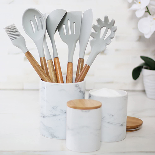 wooden kitchen utensil set