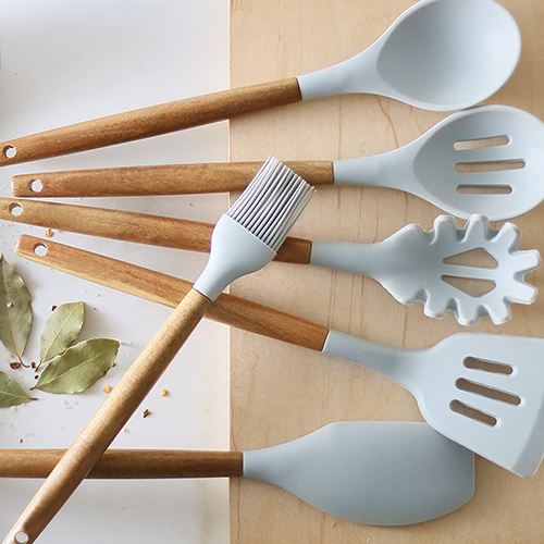 wooden kitchen utensil set